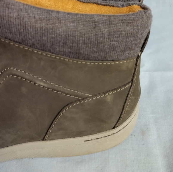 Clarks Women's High top Suede Sneakers Size 11 Casual Front Zip Contour Cushion - Picture 5 of 15